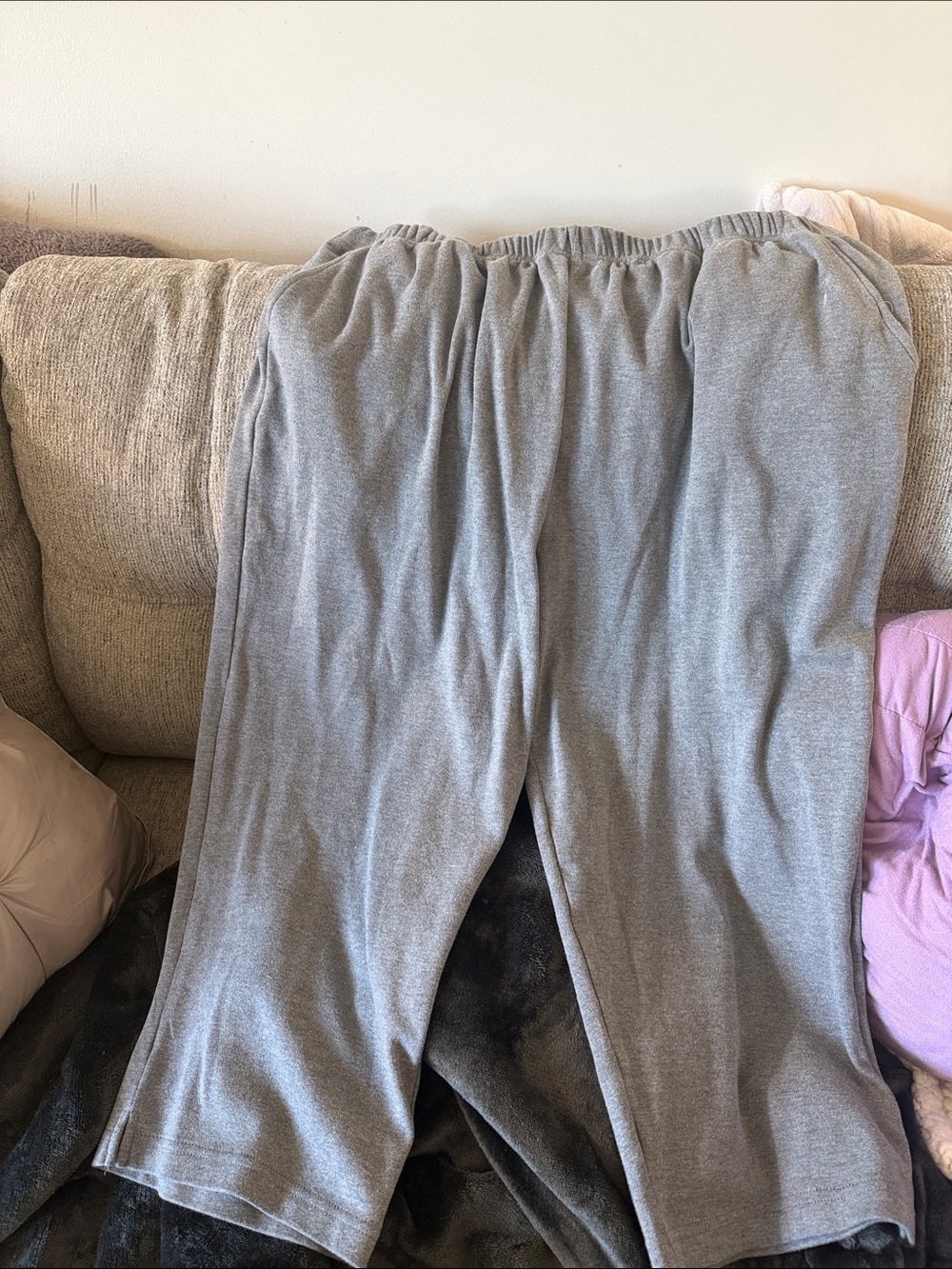Gray Pull-On capris with pockets